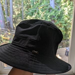 NWT TNA bucket hat